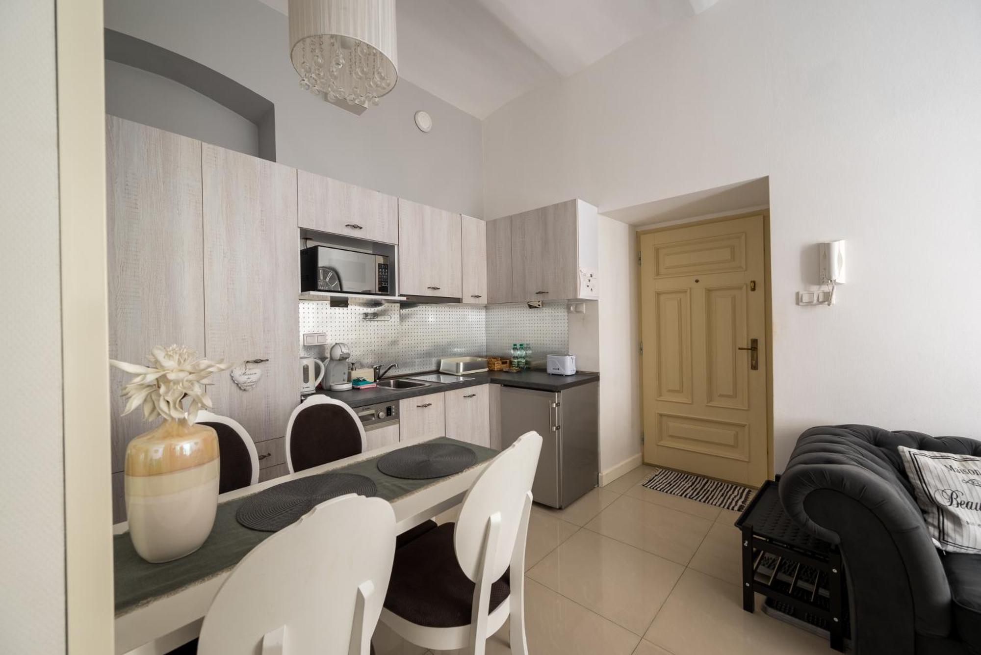 Apartment Wilcza Centre Chic Warsaw